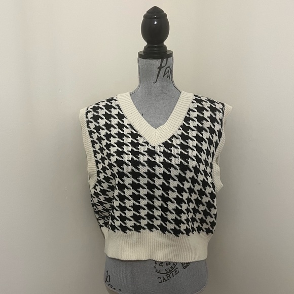 Oak + Fort Houndstooth Sweater Vest, Size Small - Picture 1 of 14